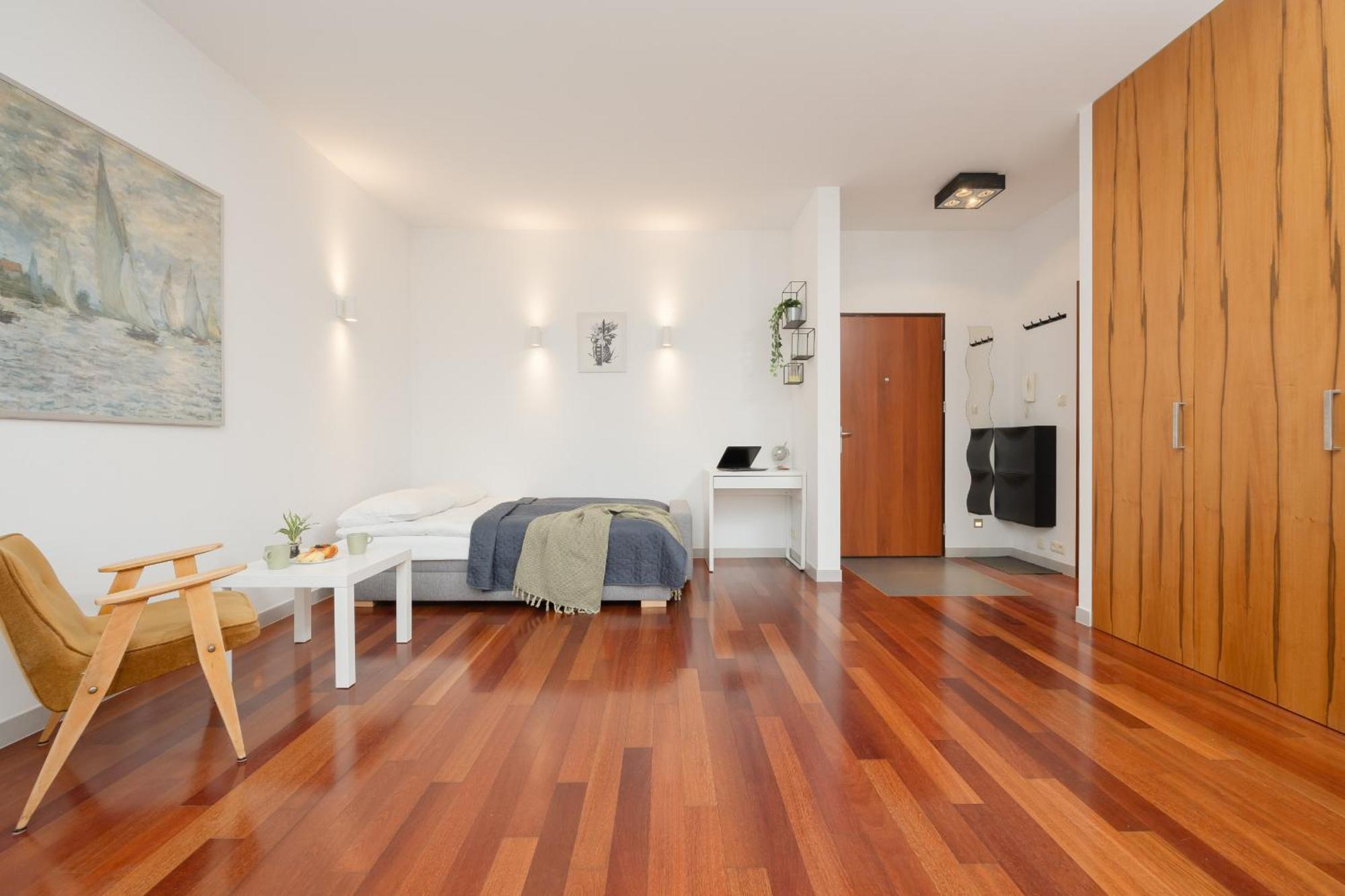 Spacious Studio Muranow & Parking By Renters Appartement